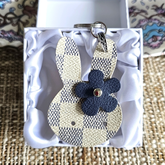 Repurposed/Upcycled keychain/bag charm - Picture 1 of 9